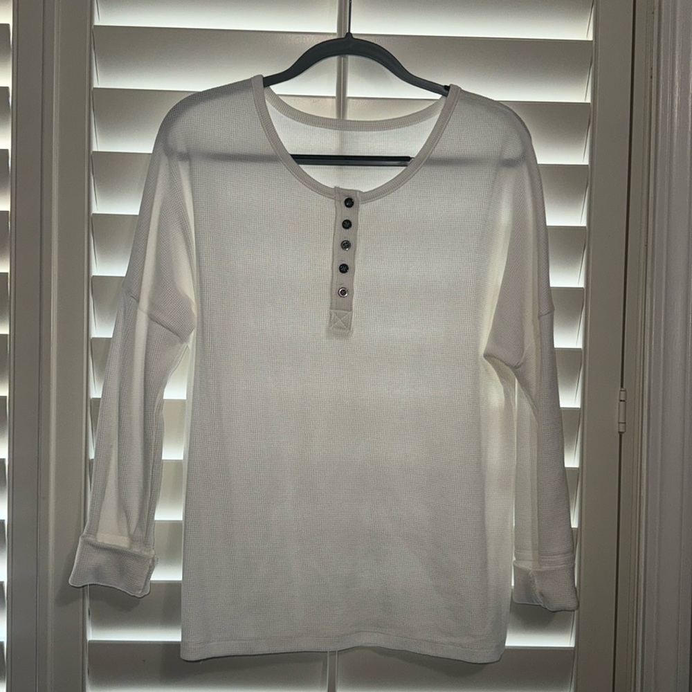 Women’s Botique white long sleeve with buttons